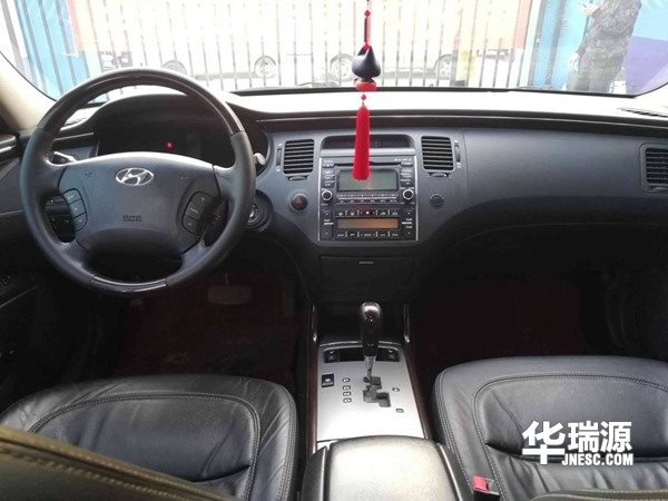 现代雅尊，进口中型车，时髦外形空间舒适