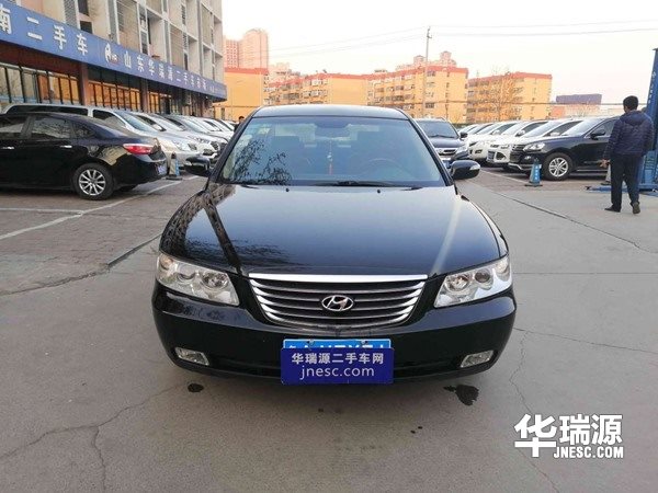 现代雅尊，进口中型车，时髦外形空间舒适