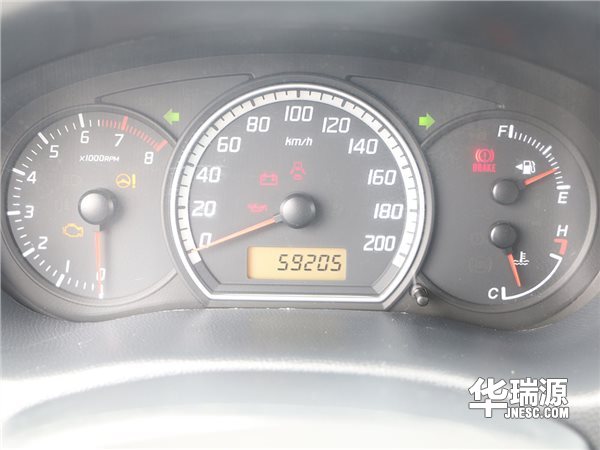 2万元二手车，银灰色铃木雨燕，保养仔细车子的状况好